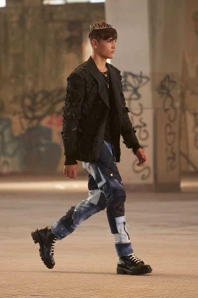 Look 10